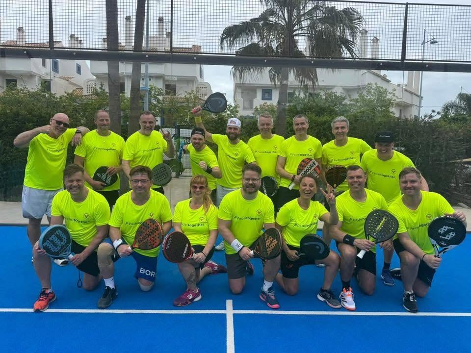 Padeltogether-grupp på padelresa i Benalmádena